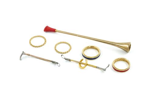 A 9CT GOLD CIGARETTE HOLDER AND SIX FURTHER ITEMS OF JEWELLERY (7)