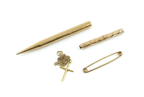 A 9CT GOLD CASED PROPELLING PENCIL AND THREE FURTHER ITEMS (4)