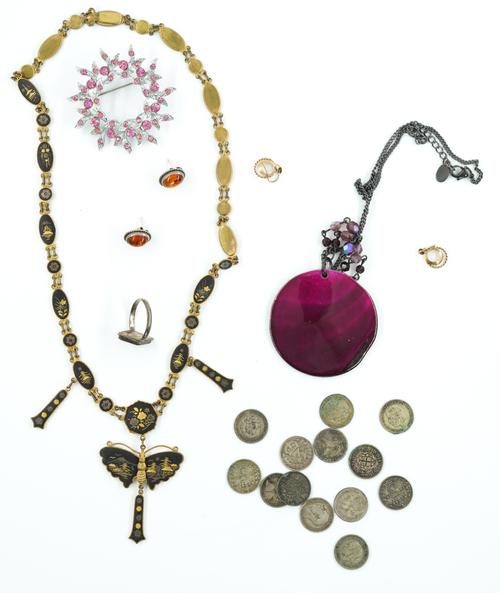 A JAPANESE NECKLACE AND FURTHER JEWELLERY AND COINS