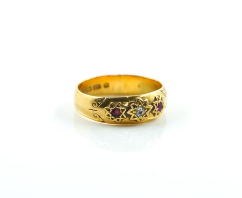 A 22CT GOLD, RUBY AND DIAMOND THREE STONE RING