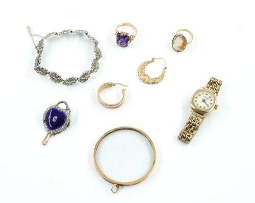 A GROUP OF JEWELLERY (8)