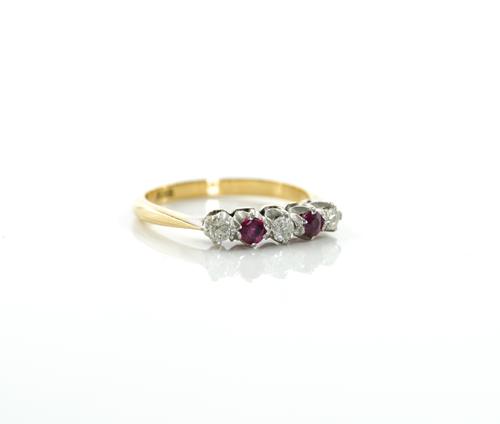 A GOLD, RUBY AND DIAMOND FIVE STONE RING