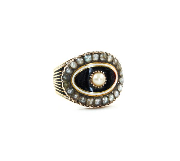 A LATE 18TH CENTURY GOLD, ENAMELLED AND HALF PEARL SET MOURNING RING