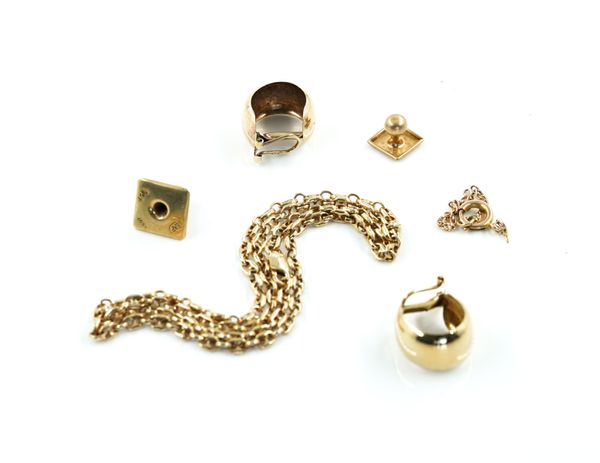A GROUP OF MOSTLY 9CT GOLD JEWELLERY (5)