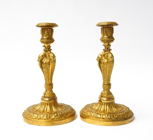 A PAIR OF LOUIS XVI STYLE ORMOLU CANDLESTICKS (2)