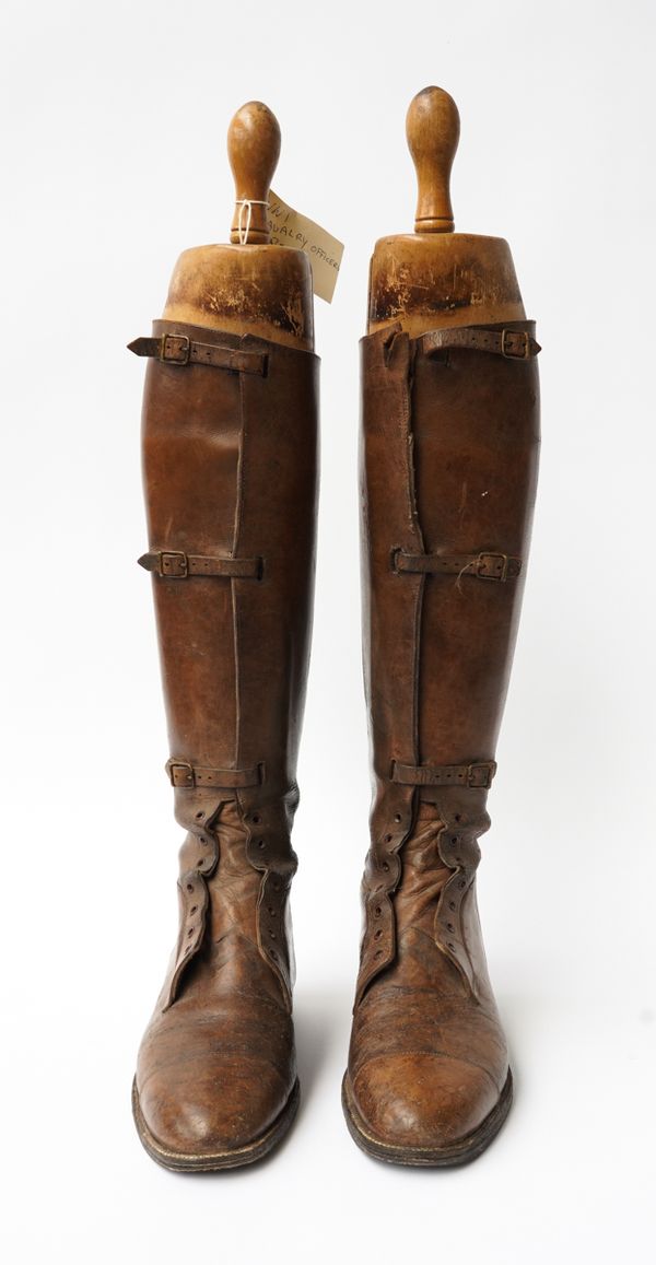 A PAIR OF WWI LEATHER CAVALRY OFFICER'S BOOTS (2)