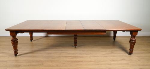 A VICTORIAN OAK EXTENDING DINING TABLE