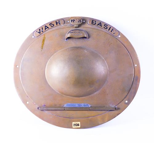 JAMES BERESFORD & SONS BIRMINGHAM, AN EARLY 20TH CENTURY BRASS WALL MOUNTED FOLD OUT WASH BASIN