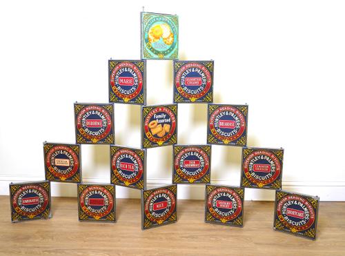 ‘HUNTLEY & PALMERS’, AN EARLY 20TH CENTURY TRIPTYCH TIN ADVERTISING SIGN