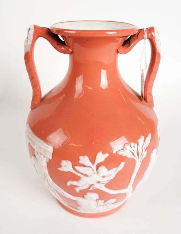 AN ENGLISH PATE-SUR-PATE PORCELAIN PORTLAND VASE, POSSIBLY GRAINGER, WORCESTER