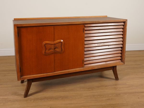 A MID 20TH CENTURY OAK FRONTED SIDE CUPBOARD