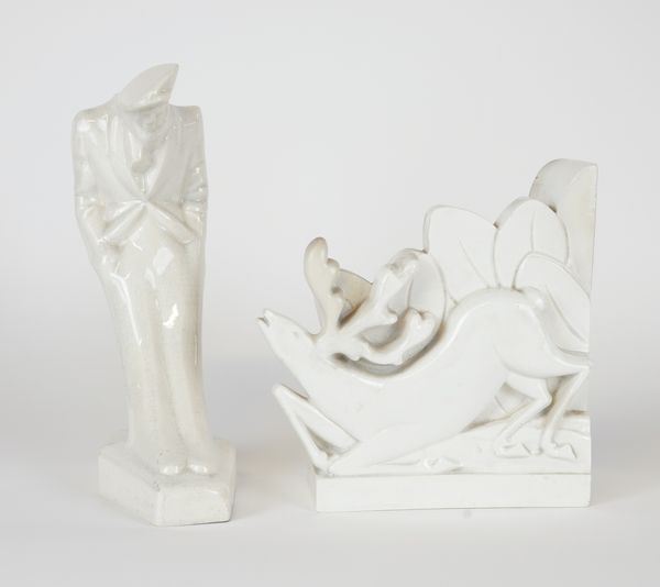 CLOUZET: AN ART DECO CREAMWARE BOOKEND MODELLED AS A STAG (2)