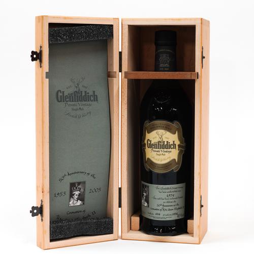 A CASED BOTTLE OF GLENFIDDICH 1974 PRIVATE VINTAGE SINGLE MALT SCOTCH WHISKY