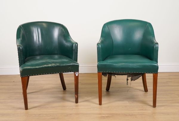 A PAIR OF MID 20TH CENTURY GREEN LEATHER UPHOLSTERED WALNUT FRAMED TUB BACK EASY ARMCHAIRS (2)