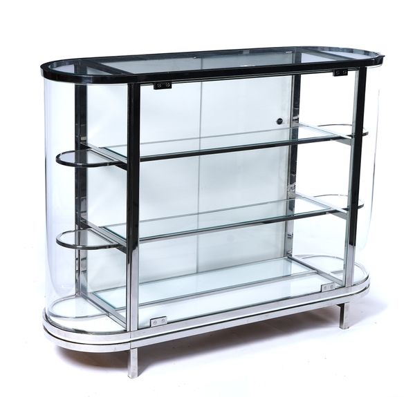 A MODERN GLASS AND CHROME FREESTANDING DISPLAY CABINET