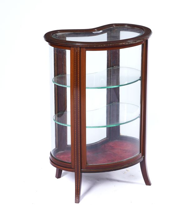 AN EDWARDIAN INLAID MAHOGANY FREE STANDING DISPLAY CABINET