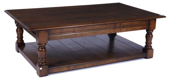 A LARGE OAK COFFEE TABLE OF 17TH CENTURY DESIGN