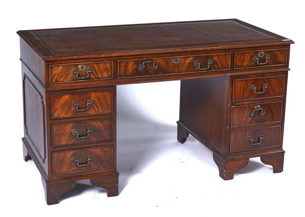 AN 18TH CENTURY STYLE MAHOGANY PEDESTAL DESK