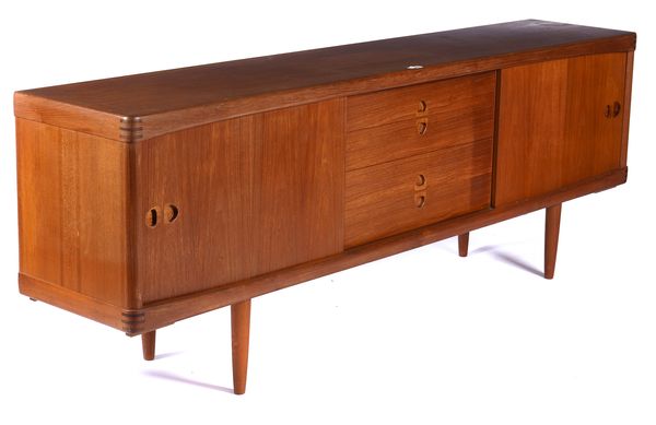 PROBABLY H.W.KLEIN; A MID 20TH CENTURY TEAK DINING SUITE (8)