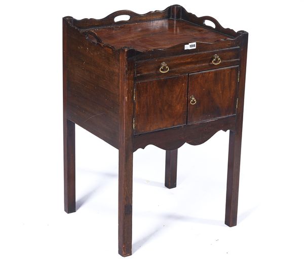 AN 18TH CENTURY MAHOGANY TRAY TOP NIGHTSTAND