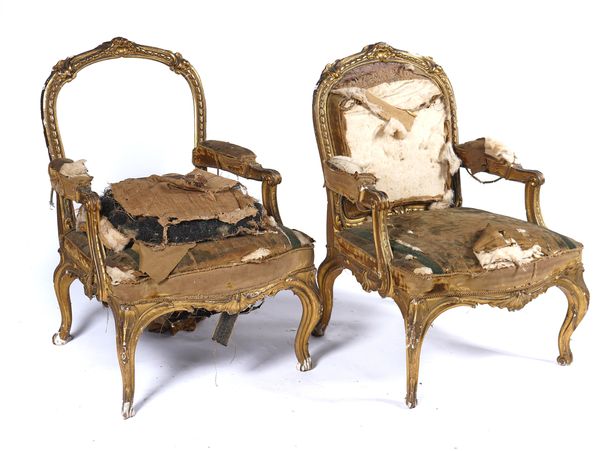 A PAIR OF 18TH CENTURY GILT FRAMED OPEN ARMCHAIRS (2)