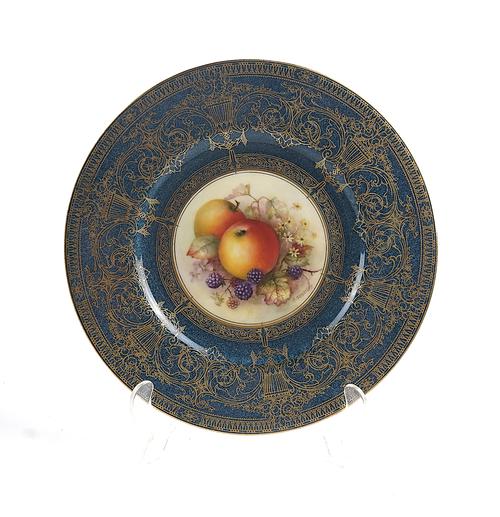 A LARGE ROYAL WORCESTER PLATE