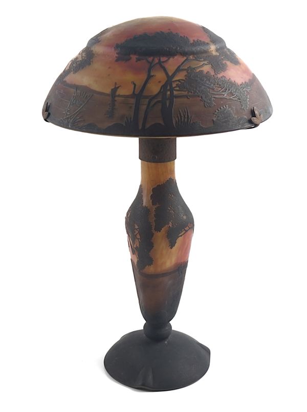 A DAUM CAMEO GLASS TABLE LAMP