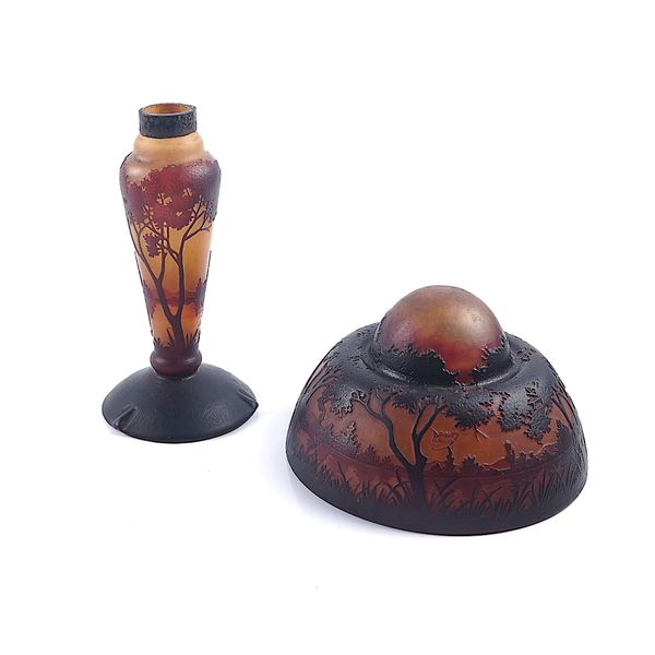 A DAUM CAMEO GLASS TABLE LAMP