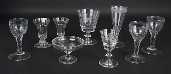 A GROUP OF GLASSWARE (9)