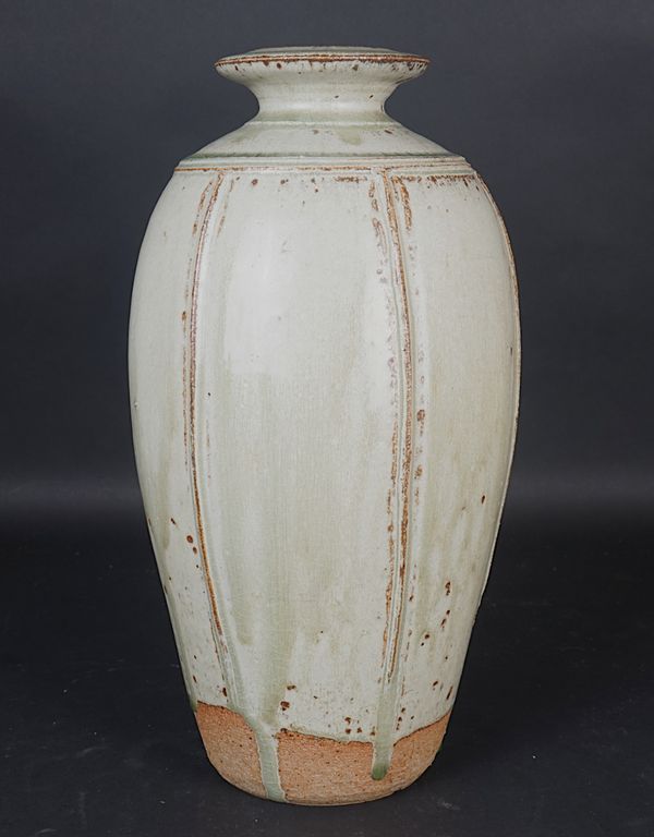 RICHARD BATTERHAM ( 1936-2021) A TALL STONEWARE VASE