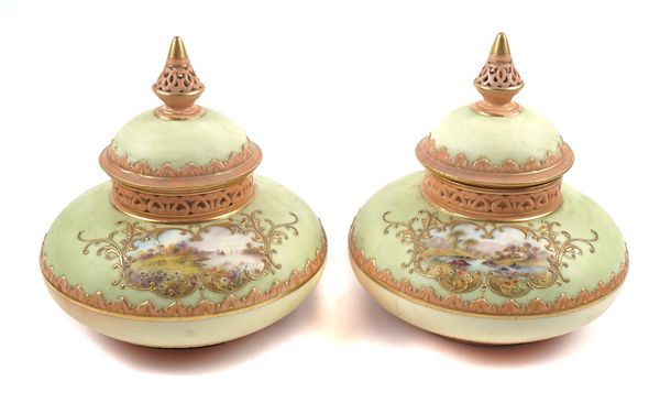 A PAIR OF LOCKE & CO, WORCESTER, YELLOW-GROUND POT POURRI VASES AND COVERS