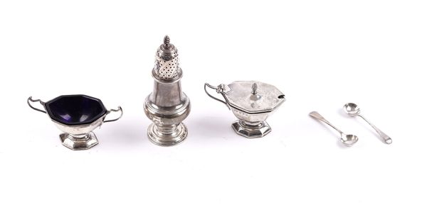 AN EARLY GEORGE III SILVER CASTER AND FOUR FURTHER ITEMS (5)