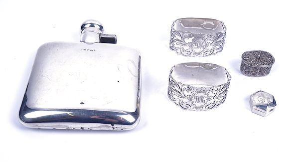 A SILVER SPIRIT FLASK AND FOUR FURTHER ITEMS (5)