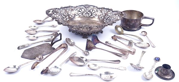 A STERLING SILVER BASKET AND FURTHER ITEMS (QTY)