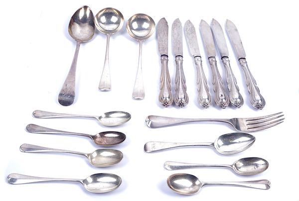 A GROUP OF SILVER TABLE FLATWARE (17)