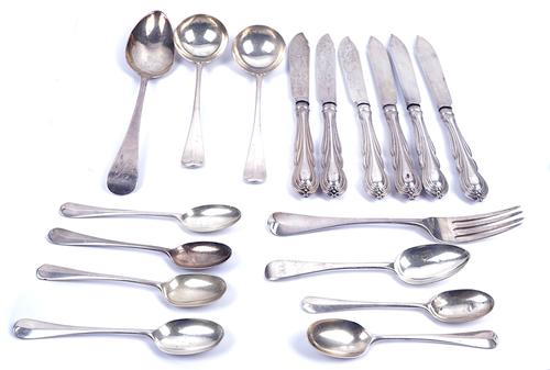 A GROUP OF SILVER TABLE FLATWARE (17)