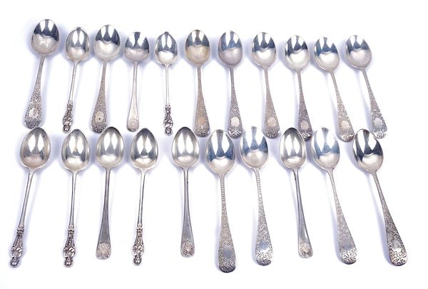 A GROUP OF SILVER TEASPOONS (21)