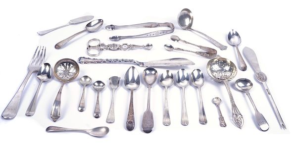 A GROUP OF SILVER FLATWARE AND FURTHER ITEMS (24)