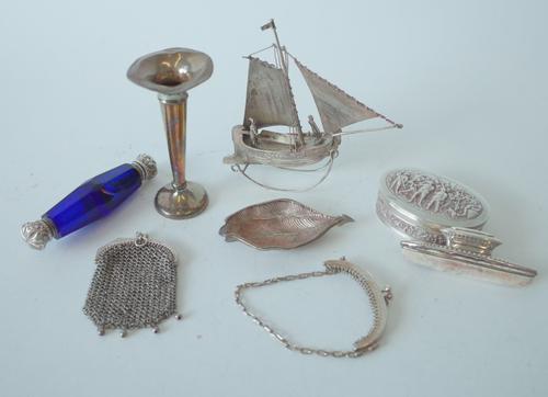 A GROUP OF SILVER AND FOREIGN WARES (8)