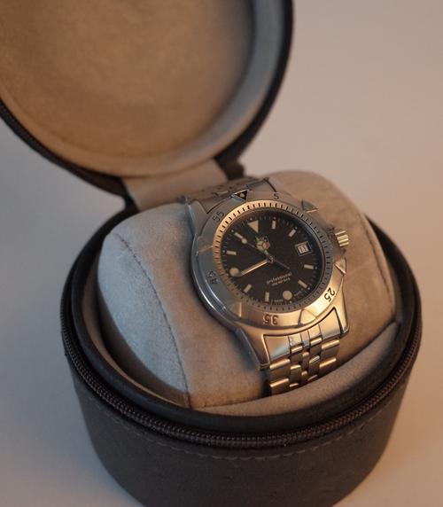 A TAG HEUER STEEL GENTLEMAN'S BRACELET WRISTWATCH