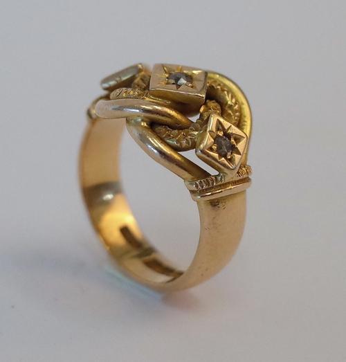 AN 18CT GOLD AND DIAMOND RING