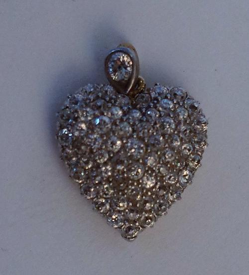 A DIAMOND HEART SHAPED PENDANT