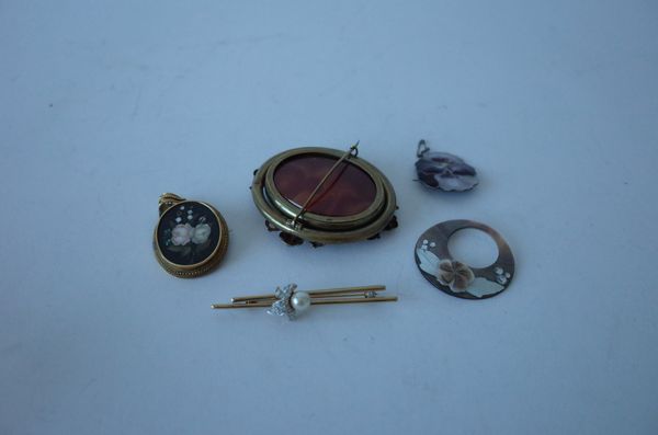 A FLORENTINE PIETRA DURA OVAL PENDANT AND FOUR FURTHER ITEMS (5)