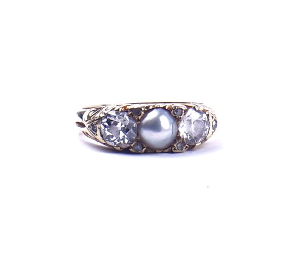 A GOLD, DIAMOND AND CULTURED PEARL RING