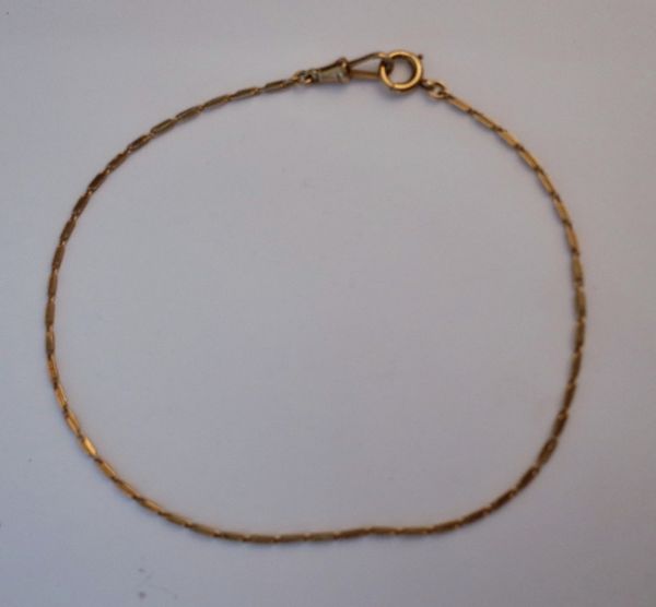 A GOLD DRESS ALBERT CHAIN