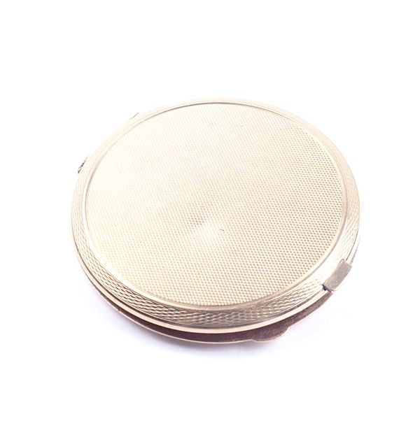 A LADY'S 9CT GOLD CIRCULAR POWDER COMPACT