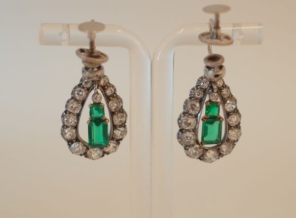 A PAIR OF GOLD BACKED AND SILVER SET DIAMOND AND HYDROTHERMAL SYNTHETIC EMERALD PENDANT EARRINGS