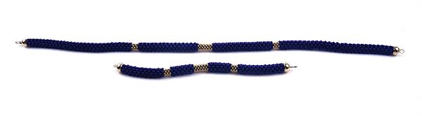 A LAPIS LAZULI BEAD AND 18CT GOLD BEAD NECKLACE AND BRACELET TO MATCH (2)