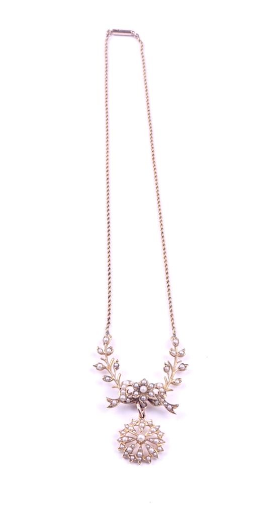 A GOLD AND SEED PEARL PENDANT NECKLACE