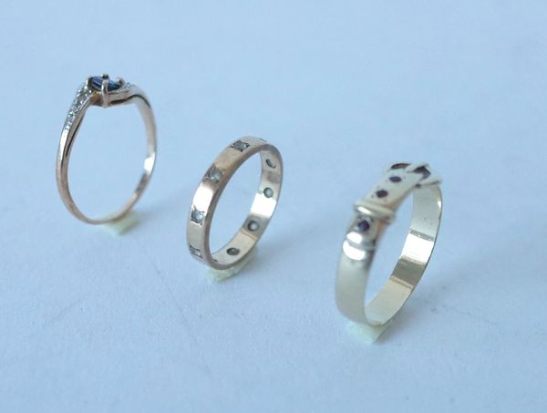 THREE 9CT GOLD RINGS (3)